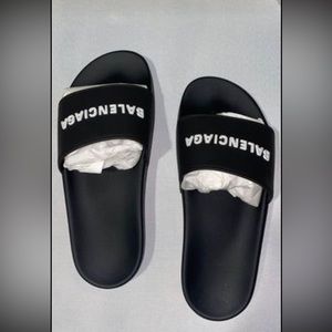 Balenciaga Logo pool slides black/white 
Brand new